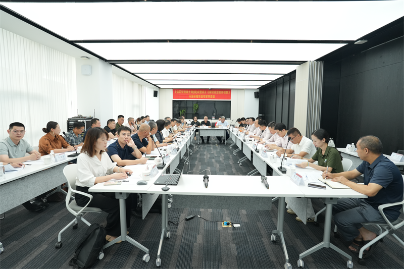 Провідний у розробці галузевих стандартів! QGM провів нараду експертів з огляду галузевих стандартів «Машина для формування бетонної цегли (плити) у вигляді каменю» та «Форма для машини для формування блоків».