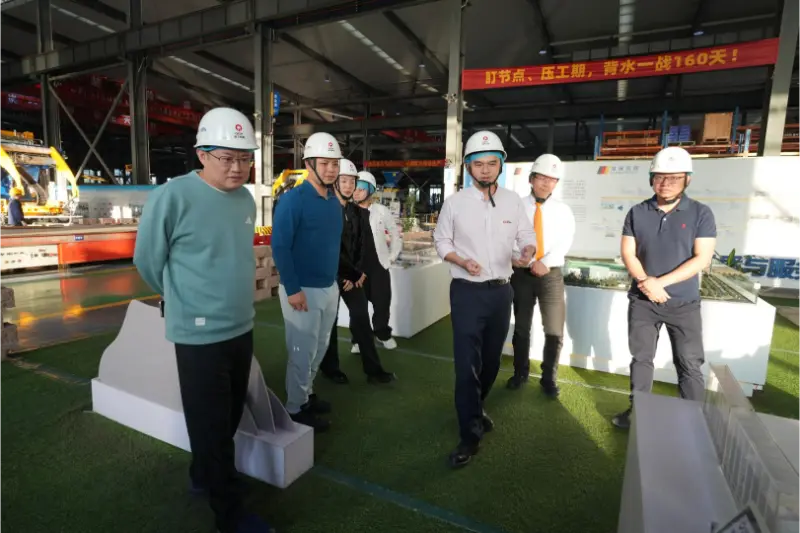 Асоціація закордонних студентів, які повернулися Nan'an, відвідала Quangong Machinery Co., Ltd і провела дослідження.