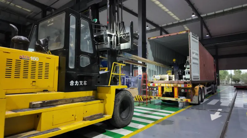 Величезні кораблі викликають довіру, а інтелектуально виготовлене обладнання прямує до місць призначення по всьому світу.