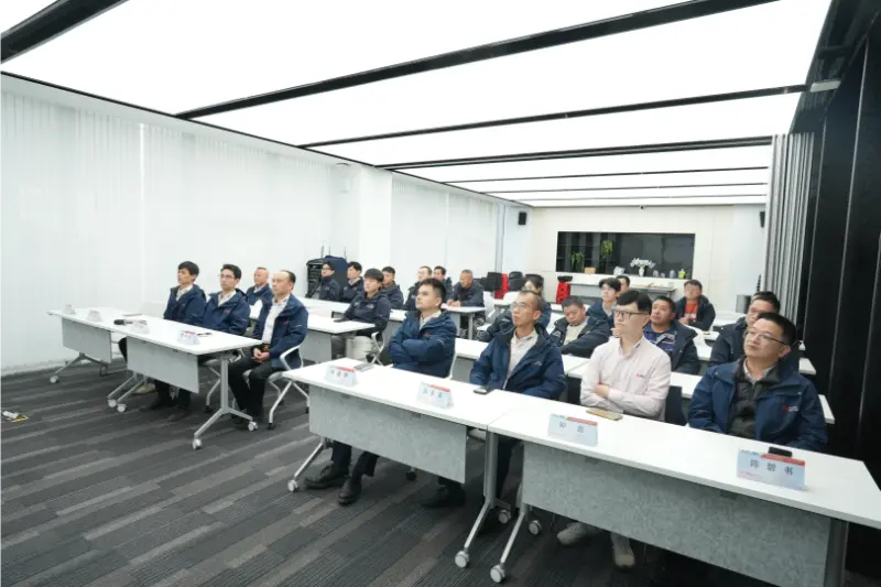 Успішно завершилася мобілізаційна нарада для проекту Quangong Machinery Co., Ltd. із виробництва цегли за кордоном.