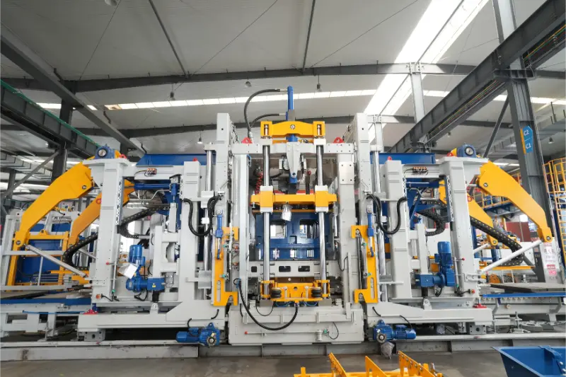 Quangong Machinery Co., Ltd. Машина для формування блоків ZN2000-2: продуктивність ядра дозволяє оновити інтелектуальне виробництво цегли